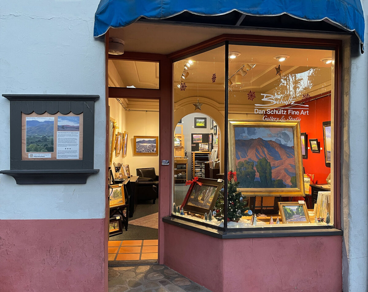 Dan Schultz Fine Art Gallery & Studio entrance decorated for Christmas
